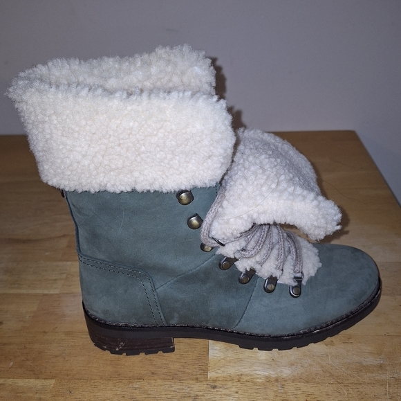 A pair of UGG Fraser Slate leather fur lined ankle boots in ladie's size 6. EUC - Picture 9 of 12